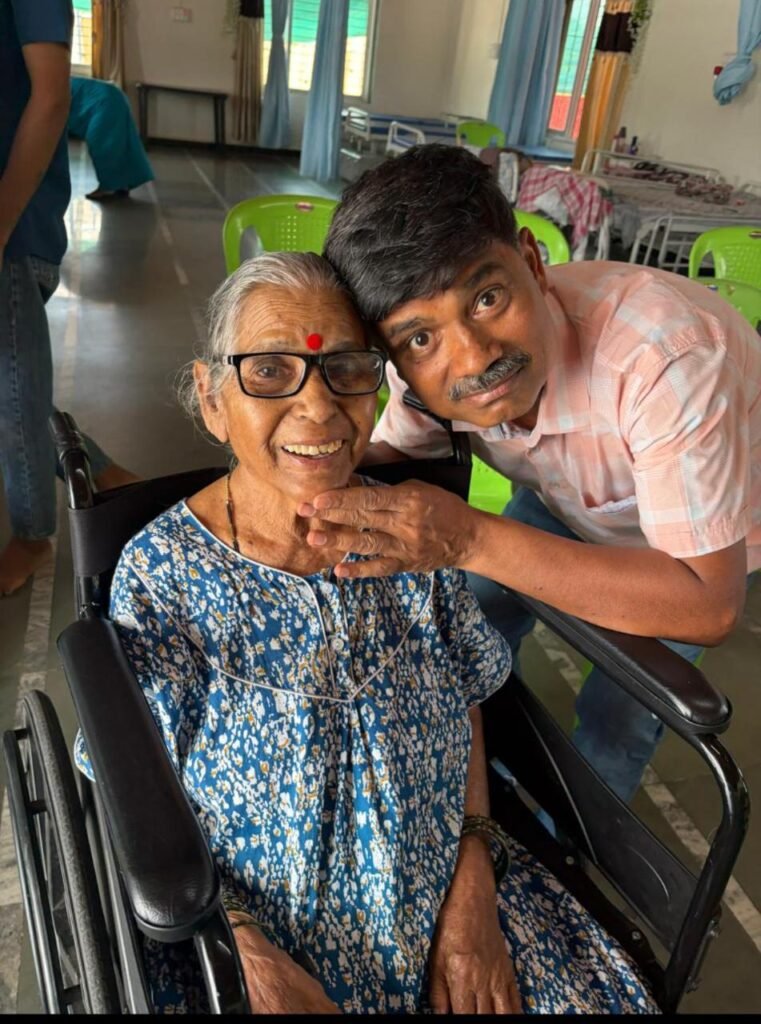 सह्योग चॅरिटेबल ट्रस्ट तर्फे देजरंग गावातील सह्योग वृद्धाश्रमात मोफत आरोग्य व नेत्र तपासणी शिबिर यशस्वी